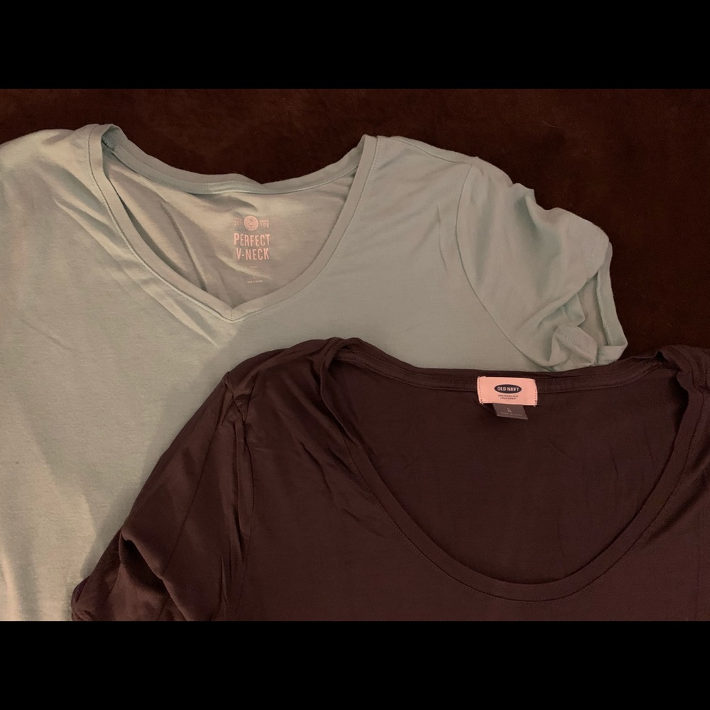 Lots of two women’s size large Old Navy shirts